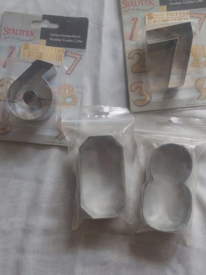 Number Cookie Cutters like new, set of 4