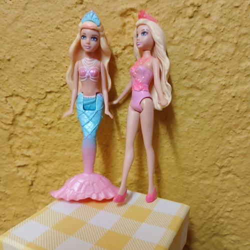 Barbies mini dolls used, pack of 2 pieces