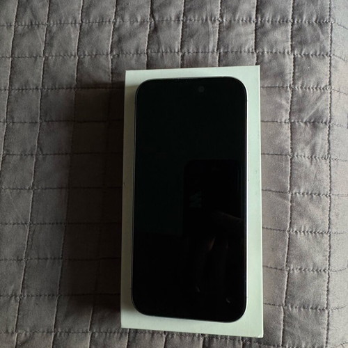 iPhone 16 new, white, 128GB, with box and privacy screen protector