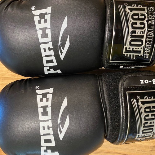 Boxing gloves size 8 like new