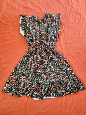Dress with ruffle details and elastic waist, size small, used