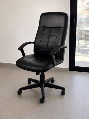 Office chair leatherette black adjustable, like new