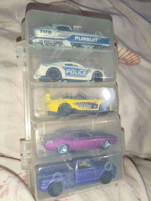 Hot Wheels set of 5 cars with case like new