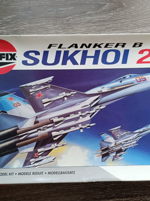 Airfix Sukhoi Su-27 Flanker B Series 5 1:72 model kit new