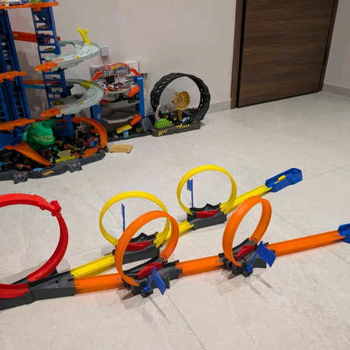Hot Wheels set of 5 like new