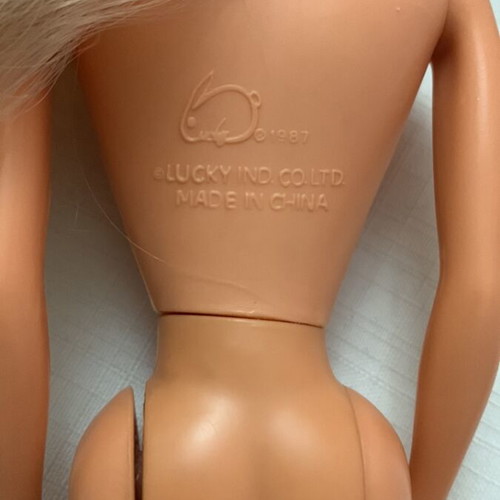 Doll used with one detachable leg, clean and fragrant hair