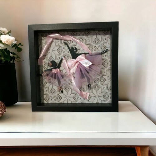 Dreamy Dance in Wooden Frame 25x25x5cm new