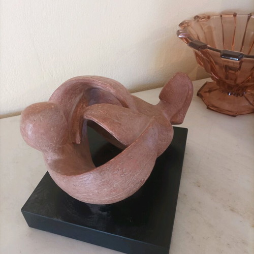 Ceramic decorative piece like new on wooden base
