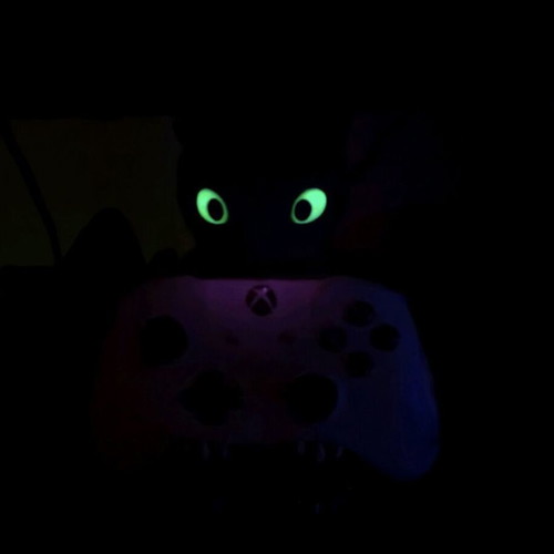 Night Fury βάση για PS5 καινούργια, μάτια που φωτίζουν στο σκοτάδι