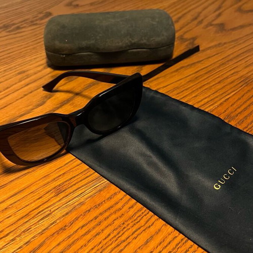 Gucci oversized sunglasses like new, black