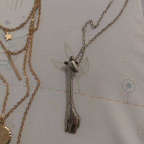 Set of 3 necklaces like new, mixed styles