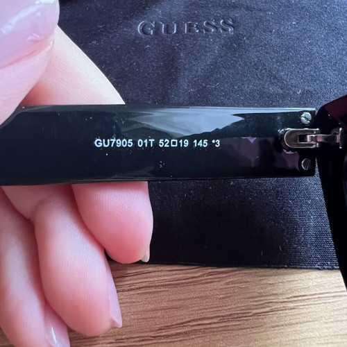 Guess cat eye sunglasses like new, black