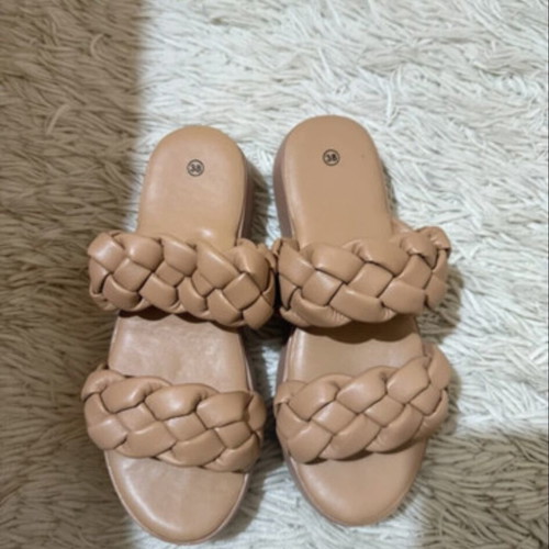 Flatform sandals tan with double braided strap like new