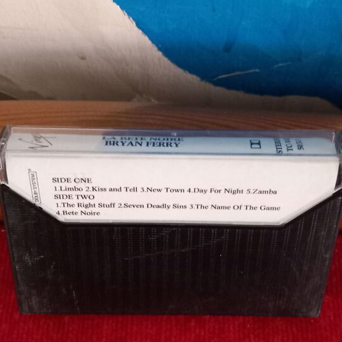 Bryan Ferry La Bete Noire cassette tape like new, rock