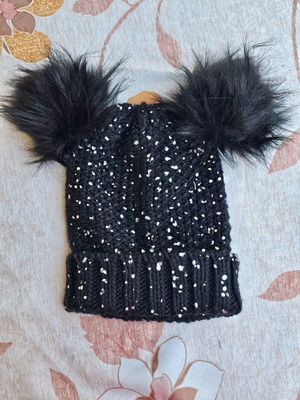 Black hat with fur and silver details, like new