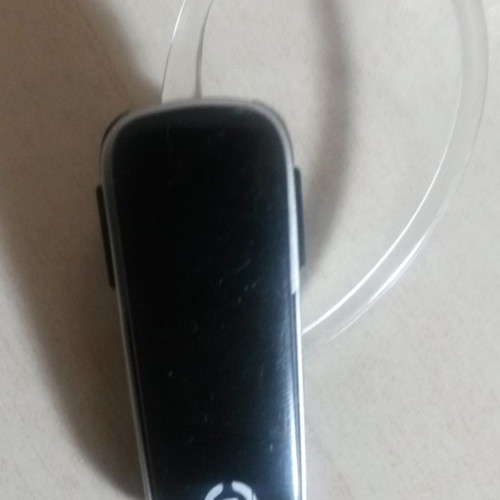 Bluetooth Headset Celly BH8B used with charger