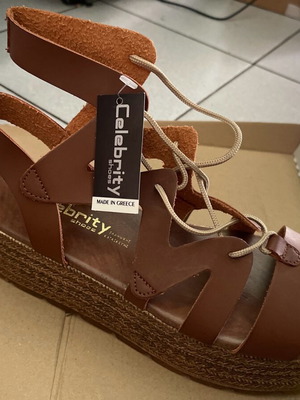 Celebrity platform sandals brown new, size 40 with laces