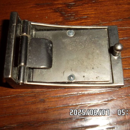Metal belt buckle like new, simple
