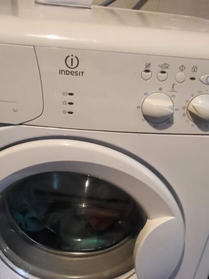 Indesit пералня като ново, 5 кг капацитет