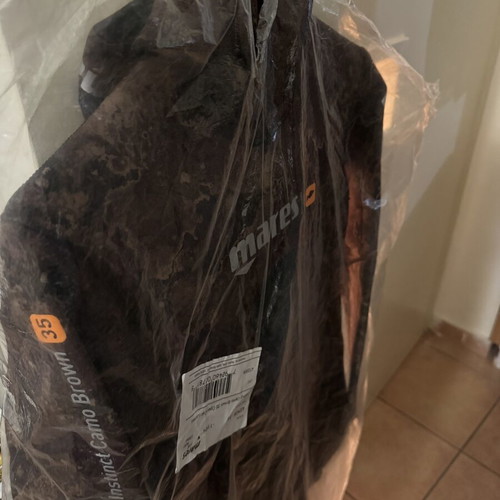 Mares Instinct 7mm wetsuit like new, used 2-3 times