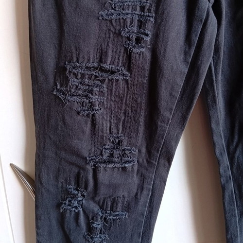 Pull & Bear black skinny jeans like new with front rips and frayed hems