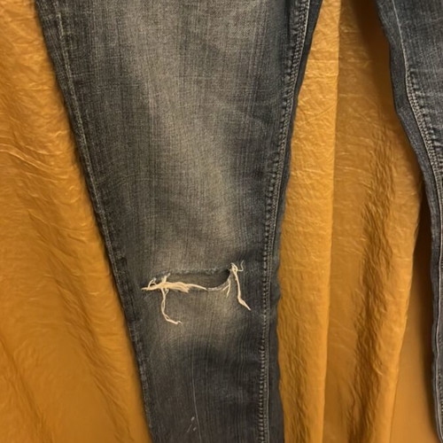 Guess women's jeans used with front rip and pocket designs, size S