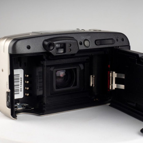 Minolta Riva Zoom 105 35mm point and shoot camera used