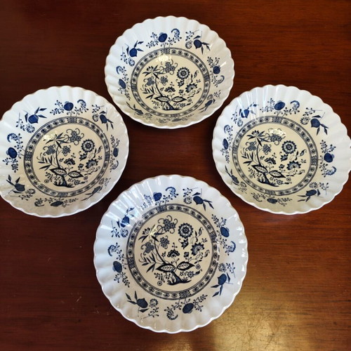 J & G Meakin Blue Nordic Vintage Porcelain Plates Set of 4 like new