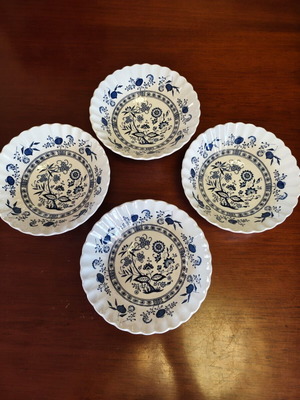 J & G Meakin Blue Nordic Vintage Porcelain Plates Set of 4 like new