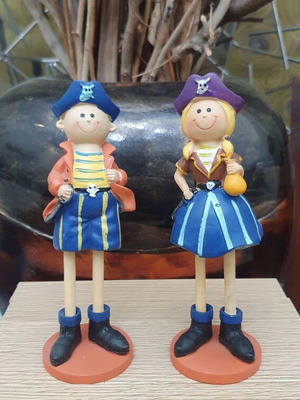 Pirate and pirate girl ceramic figures, 16 cm