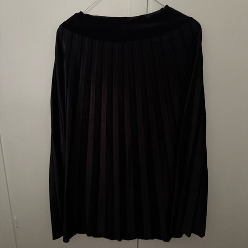 Velvet pleated skirt black like new, size 38/M
