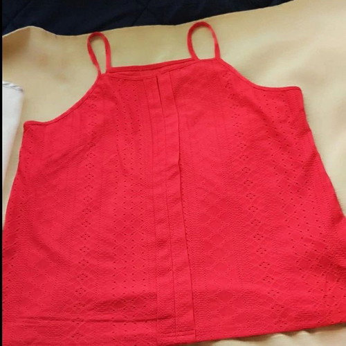 Red top XL like new, elastic fabric with feminine neckline