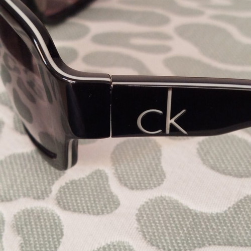 Calvin Klein ck 4043S sunglasses frame like new, black