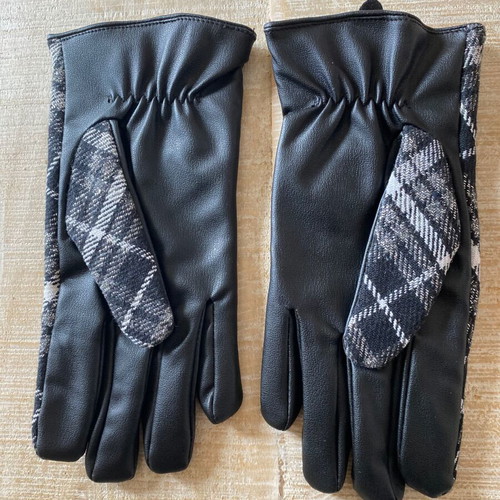 Mohella Vagabonda women's gloves pair like new, plaid and leather