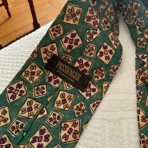 Passenger International tie 100% silk like new, made in Greece