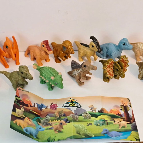 Kinder Natoons Dinosaurs like new, 13 of 16 figures