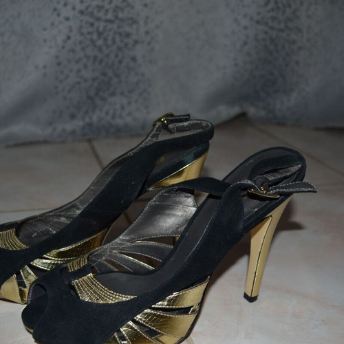 JLo sandals like new, black-gold, size 36