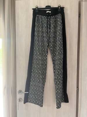 Stradivarius pants size S used, black and white
