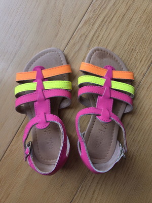 M&S Marcs and Spencer children's sandals new, pink multicolor, size 27