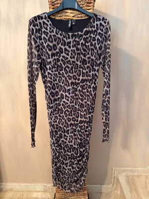 Φόρεμα Pieces με τούλι στα μανίκια, αφόρετο, μέγεθος S, μαύρο και μπεζ