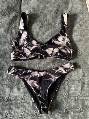 Bikini set 4F καινούργιο, μέγεθος Small, εμπριμέ ασπρόμαυρο