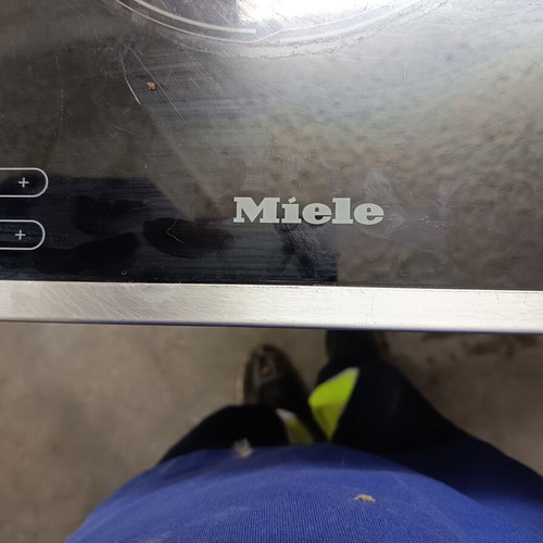 Miele KM544 ceramic hob used with issues