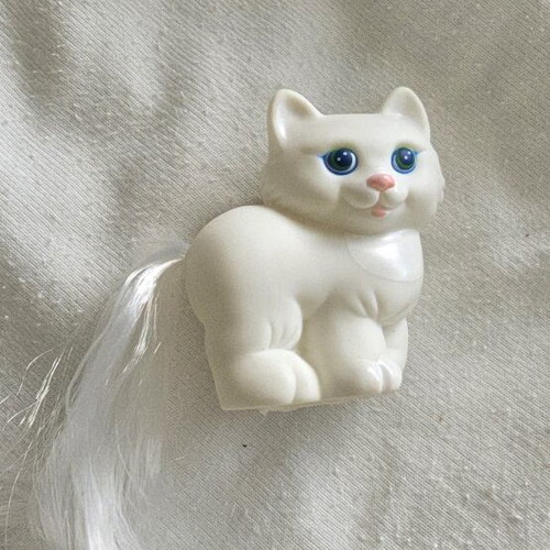 White Little Kitty Bella figure new