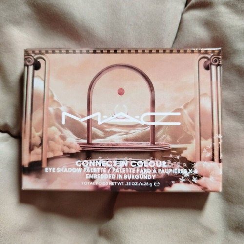 MAC eyeshadow palette new, intact