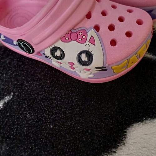 Pantoflakia size 19 like new
