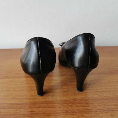 Stefania black pumps like new, size 36