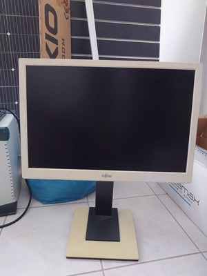 Fujitsu B19W-5 19" Monitor used with Speakers 1440x900