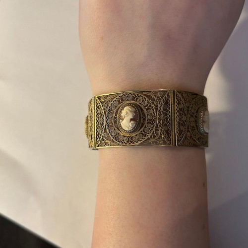 Vintage silver bracelet with cameo like new