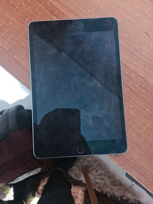 iPad tablet like new
