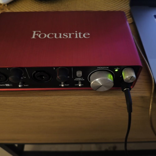 Focusrite Scarlett 2i2 2nd Generation Audio Interface like new